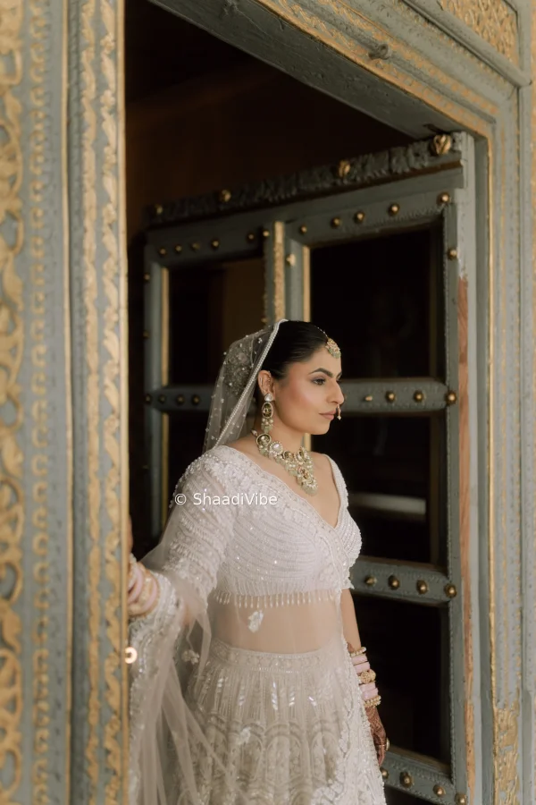 Modern Indian bridal portrait featuring contemporary styling, elegant jewellery and a sophisticated wedding outfit.