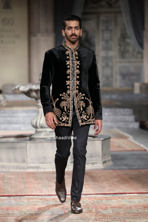 Black classic Jodhpuri for Men with front panel embroidery giving amazing look,