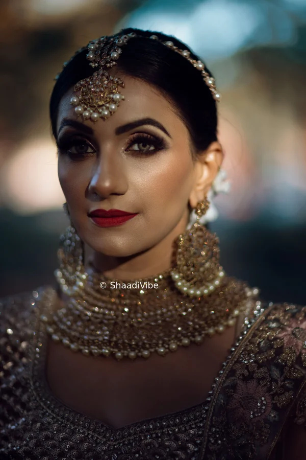 Traditional Indian bridal jewellery featuring a statement necklace, matching earrings and maang tikka for a classic wedding look of indian bride.