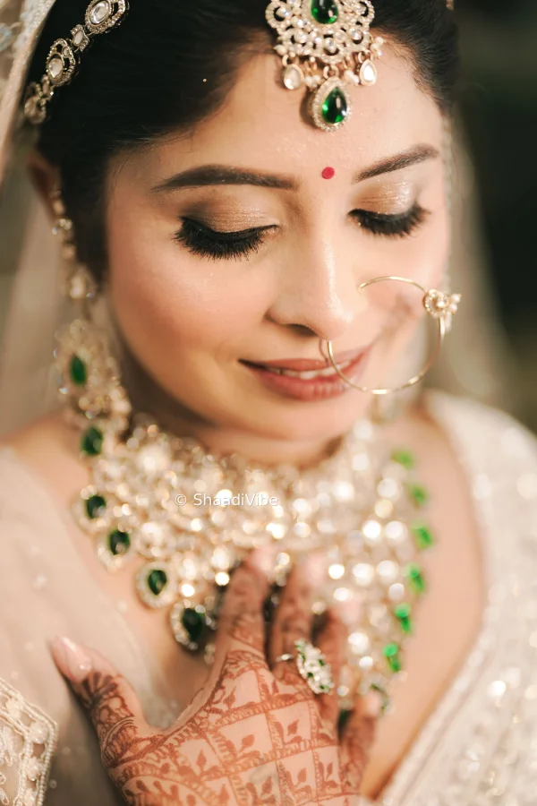 Minimal bridal jewellery inspiration with a delicate necklace, statement earrings and subtle traditional Indian details.