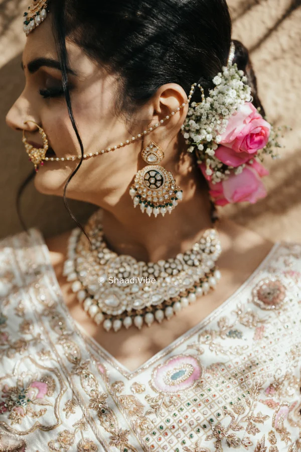 Minimal bridal jewellery inspiration with a delicate necklace, statement earrings and subtle traditional Indian details.