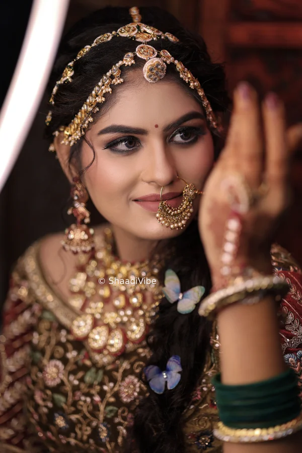 Traditional Indian bridal jewellery featuring a statement necklace, matching earrings and maang tikka for a classic wedding look.