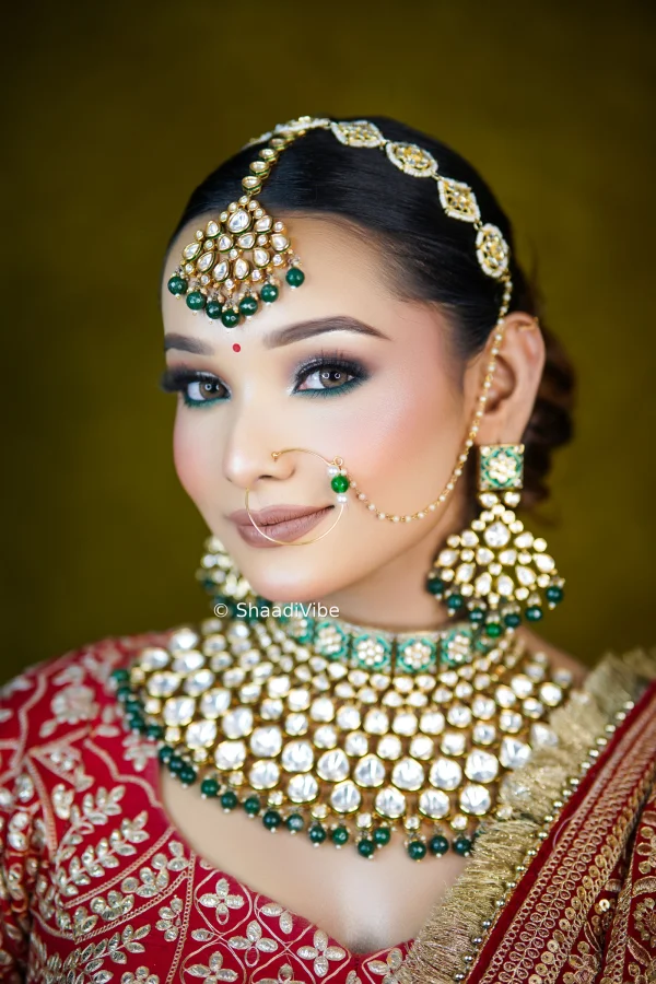 traditional inidian bride wearing heavy jewellery for her wedding day